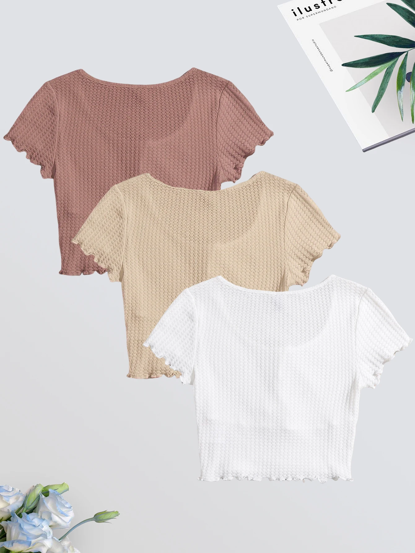 Um conjunto de 3 peças de camisetas elegantes com decote em V