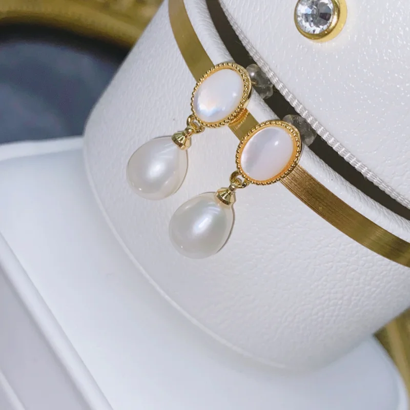 S925 silver needle women, oval natural mother-of-pearl stud , elegant and exquisite earrings