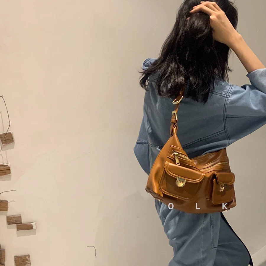حقيبة نسائية كورية ذات سعة كبيرة بكتف واحد متعددة الاستخدامات حقيبة تحت الإبط للركاب للخريف بجيوب متعددة حقيبة حمل باللون البني #4