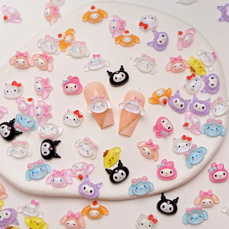 100 قطعة من دلايات الأظافر اللطيفة من كورومي وهالو كيتي - ديكور فني للأظافر ثلاثي الأبعاد، إكسسوارات أظافر كاواي ذاتية الصنع للتقليم الإبداعي