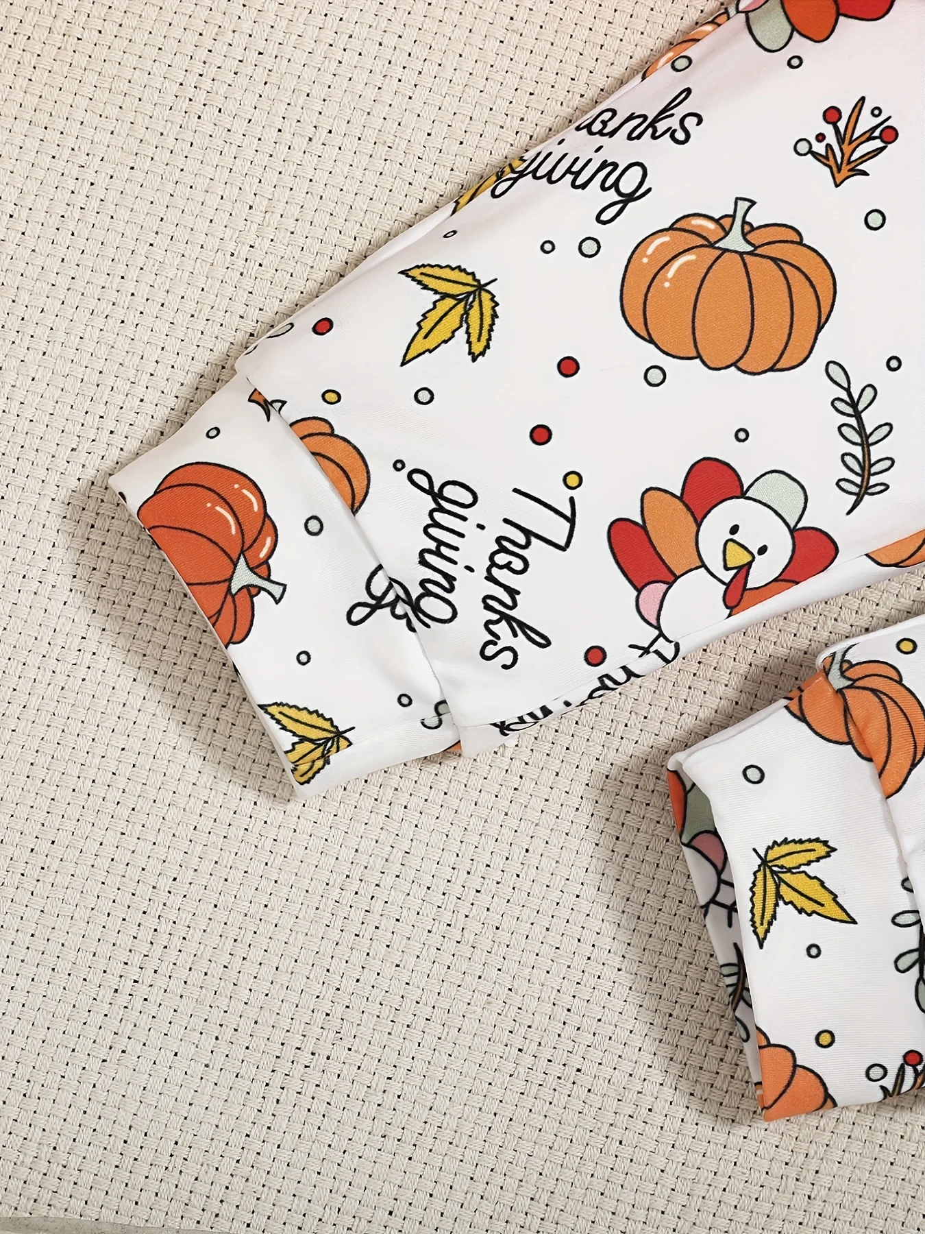 Dreiteiliges Set mit Kürbis-Print für Mädchen zum Thanksgiving-Tag, süßes Baby-Outfit für den Thanksgiving-Tag. – Detail 5