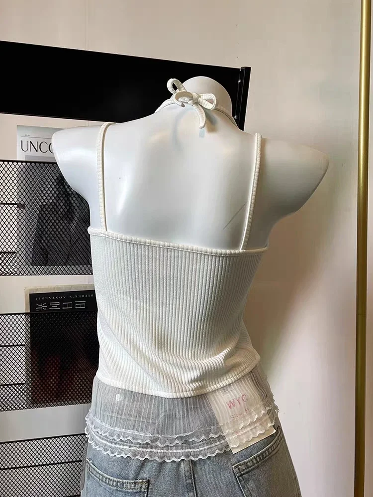 تي شيرت نسائي صيفي جديد مُزين بالدانتيل الأبيض على الموضة الكورية مثير برقبة رسن تي شيرت نسائي Harajuku ملابس الشارع الشهير قطع علوية قصيرة