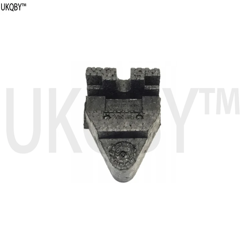 Bumpers on the left and right fenders of the Me rc ed es A4478810000 support component