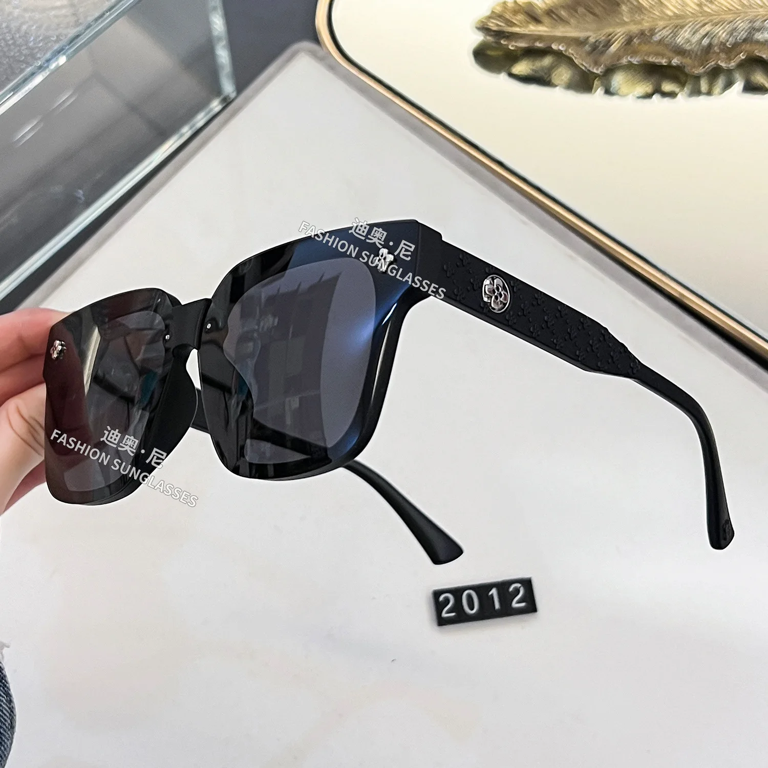 

Designer HD Polarized Light Luxury Sunglasses Protection Premium High End Feeling Elegant Minimalist Fashion Statement Glasses​​