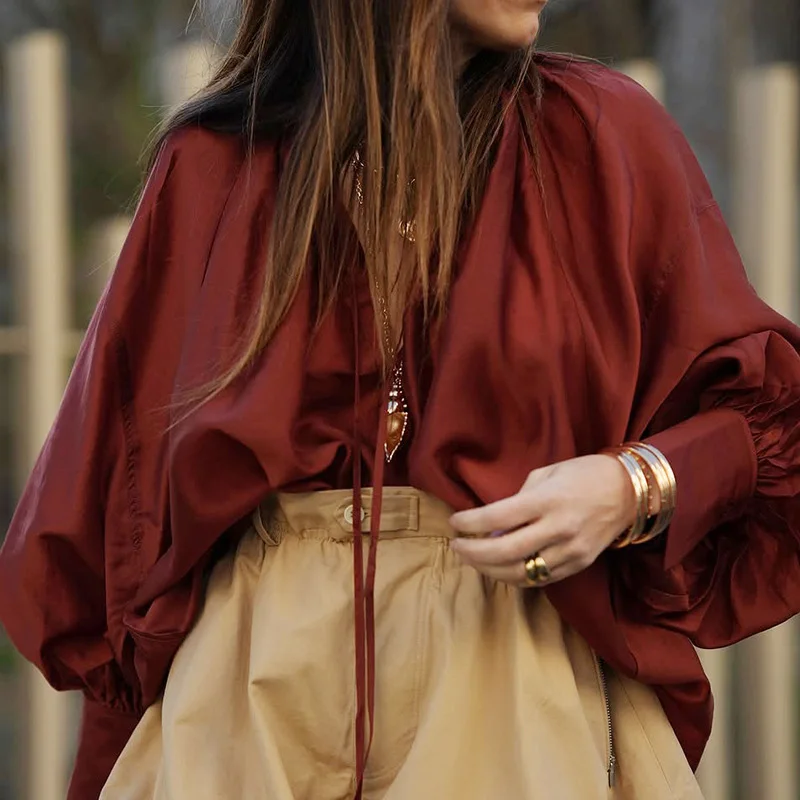 Blusa plisada elegante de Color sólido para mujer, blusa sencilla Vintage con cuello en V para ir al trabajo, camisas holgadas de Color sólido para ir al trabajo