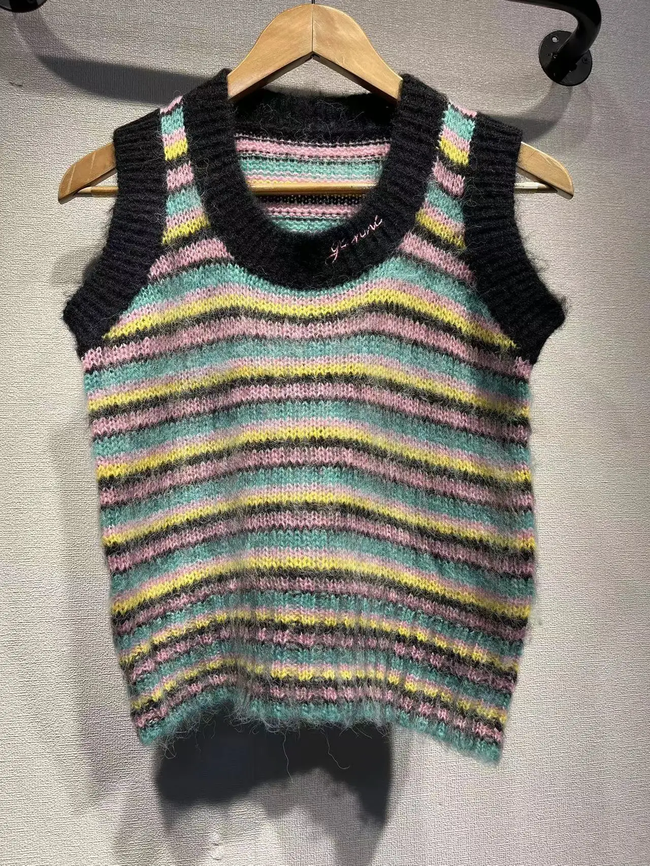 

Новая коллекция: Женский вязаный жилет Nordic Spring Summer New Color Blo Striped U-Ne Camere Blend, модель 3227, модный женский топ