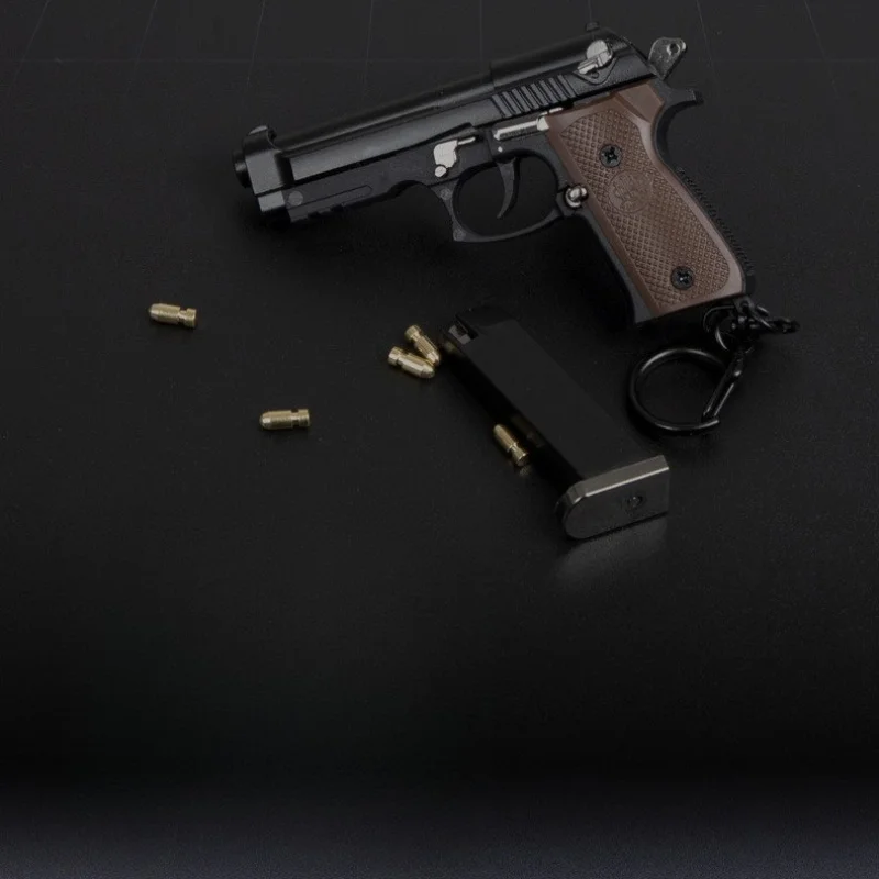 1:3 بيريتا مسدس سبيكة M92F بندقية تفكيك نموذج المفاتيح رمي قذائف قلادة اللعب الديكور الحرف التماثيل والمنمنمات #4