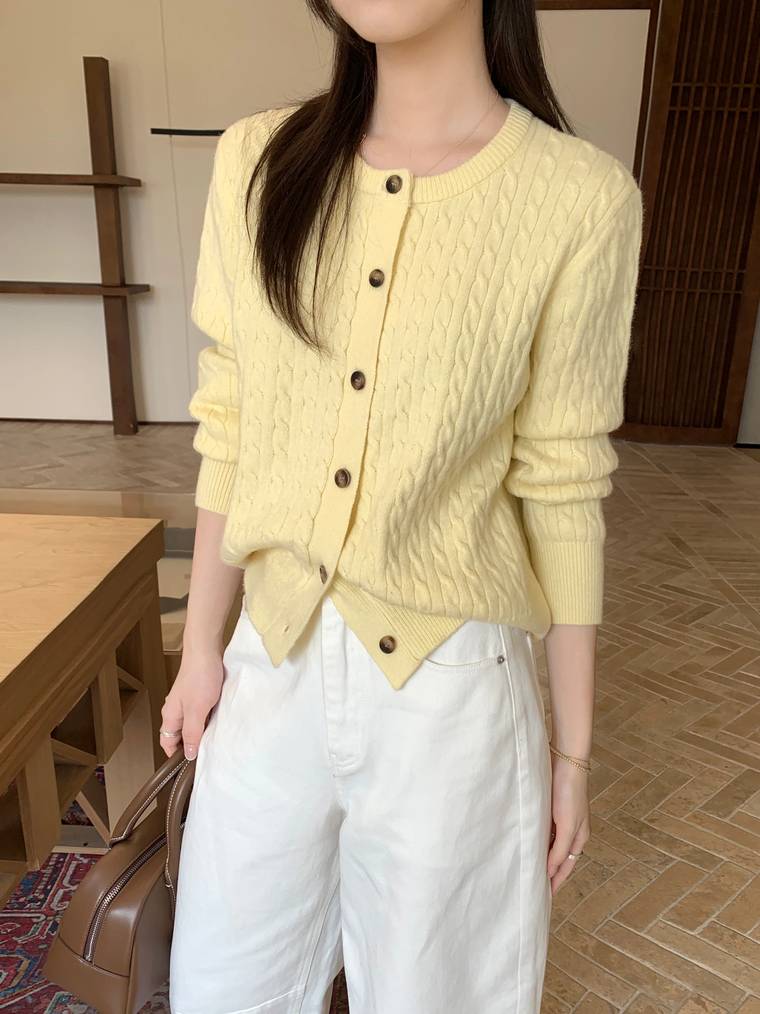 

Женский вязаный кардиган в корейском стиле, весна-осень, на пуговицах, с круглым вырезом, с узором «твист», 4 цвета, размеры S-M-L (xy4001)