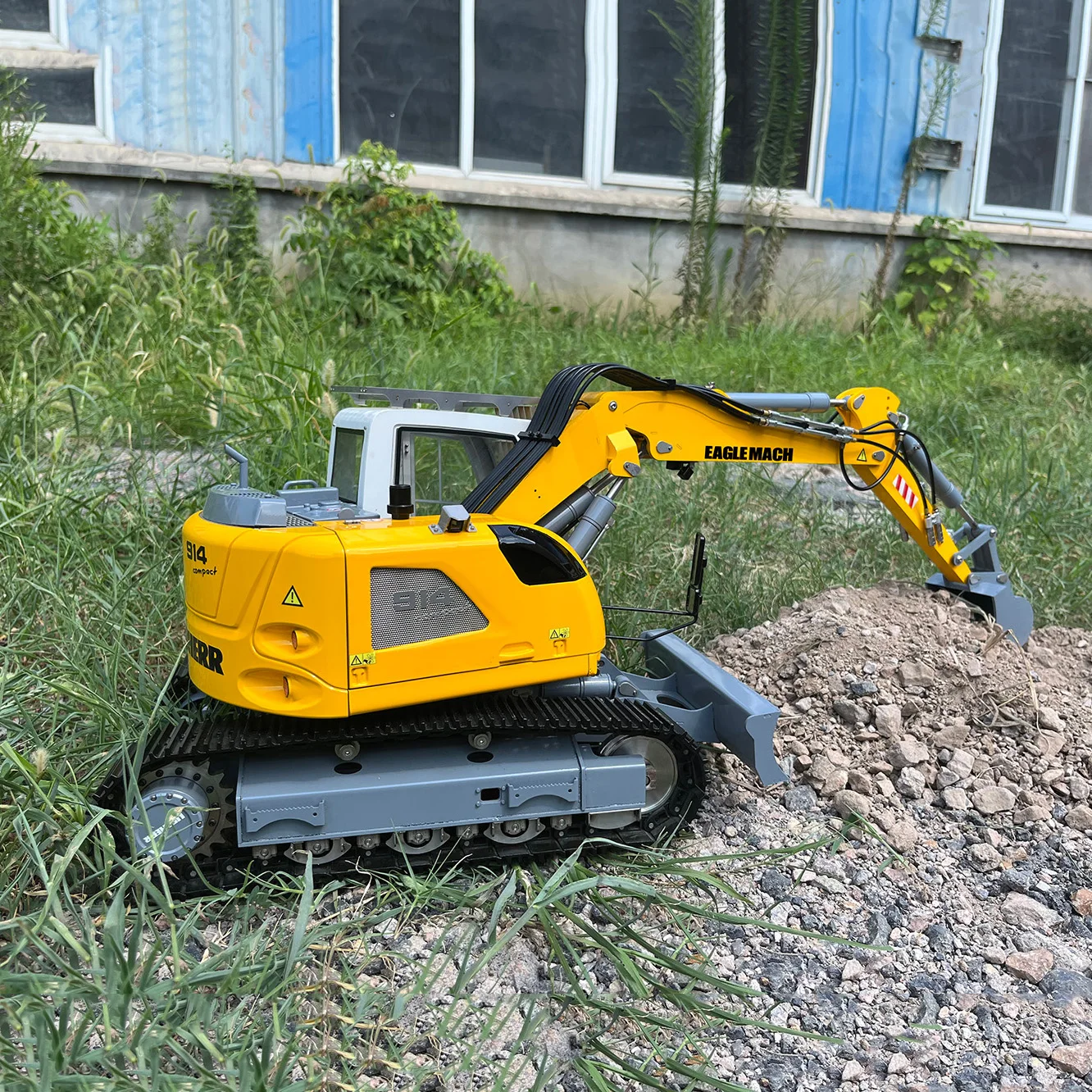 New 1/14 Short Tail RC Hydraulic Excavator Model R914 with Light Bulldozer Shovel Excavator Model Toy