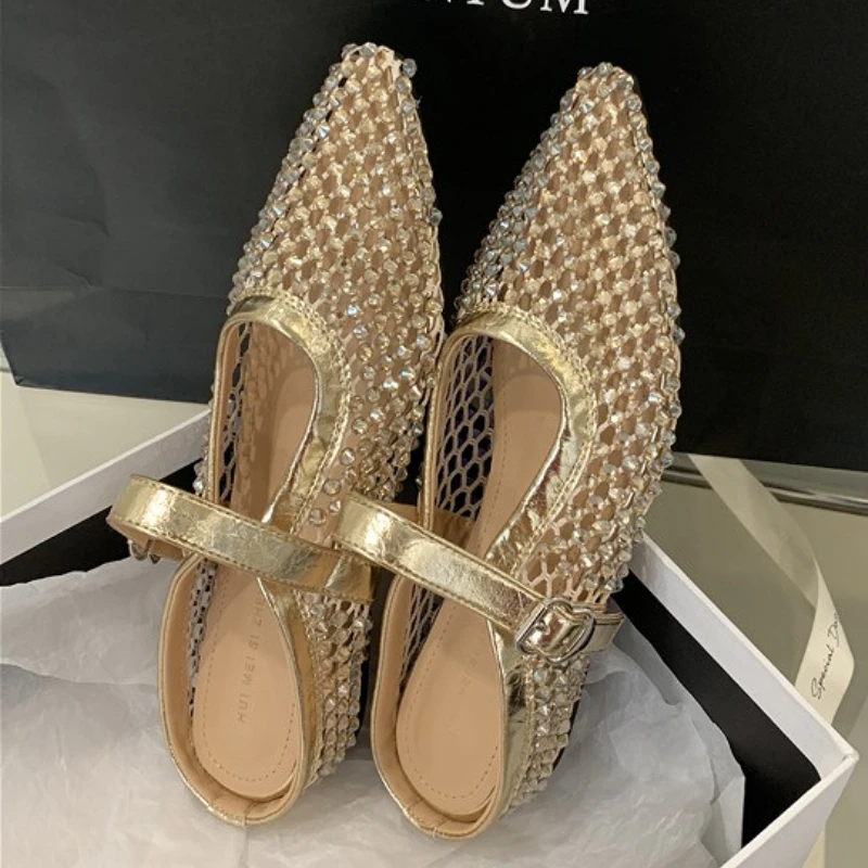 

Сетчатые тапочки со стразами, женские модные сабо с острым носком, дышащие туфли на плоской подошве с пряжкой, летние роскошные дизайнерские сандалии, женские шлепанцы