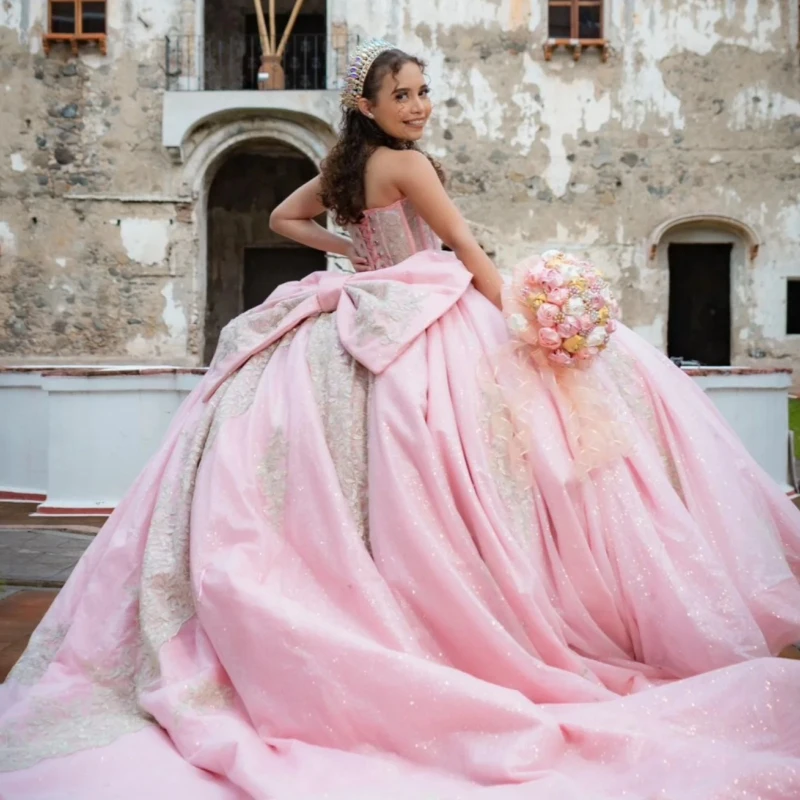 فساتين Quinceanera الوردية اللامعة قبالة الكتف زين الدانتيل الخرز القوس تول حفلة عيد ميلاد الحلو 16 فستان Vestidos 15 De Anos