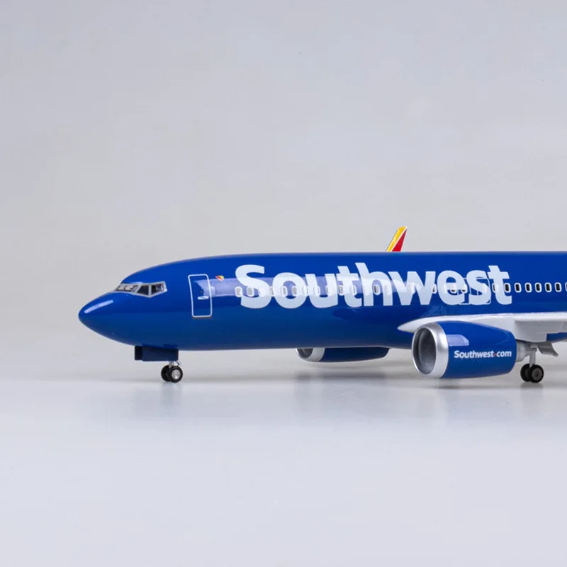 With Wheels And Lights 47cm Southwest Airlines Boeing 737 Assembled Simulation Passenger Aircraft Model Display Gift Collection