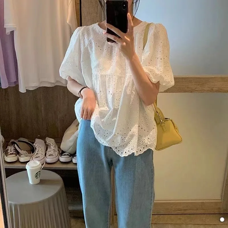 

White Hollow out Short Sleeve Doll Shirt Women's Summer Slimming Design Sense Unique Exquisite Bubble Shirt Female Blouse