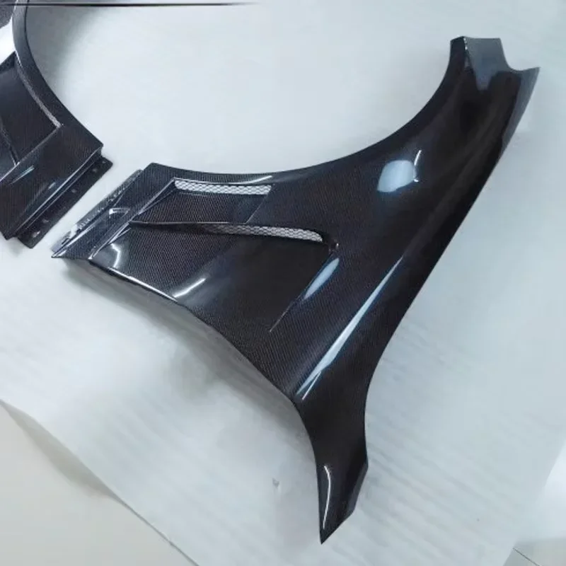 W205 C63 C300 C250用 カーボンファイバー製 ベンチレーション付きフェンダー（2015-2021年式）