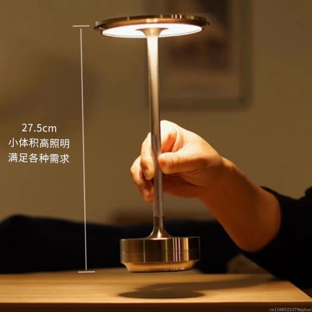 مصباح مكتب LED من الألومنيوم على الطراز الصناعي للمطاعم/البارات مع شحن باللمس، تصميم الصحن الطائر القديم