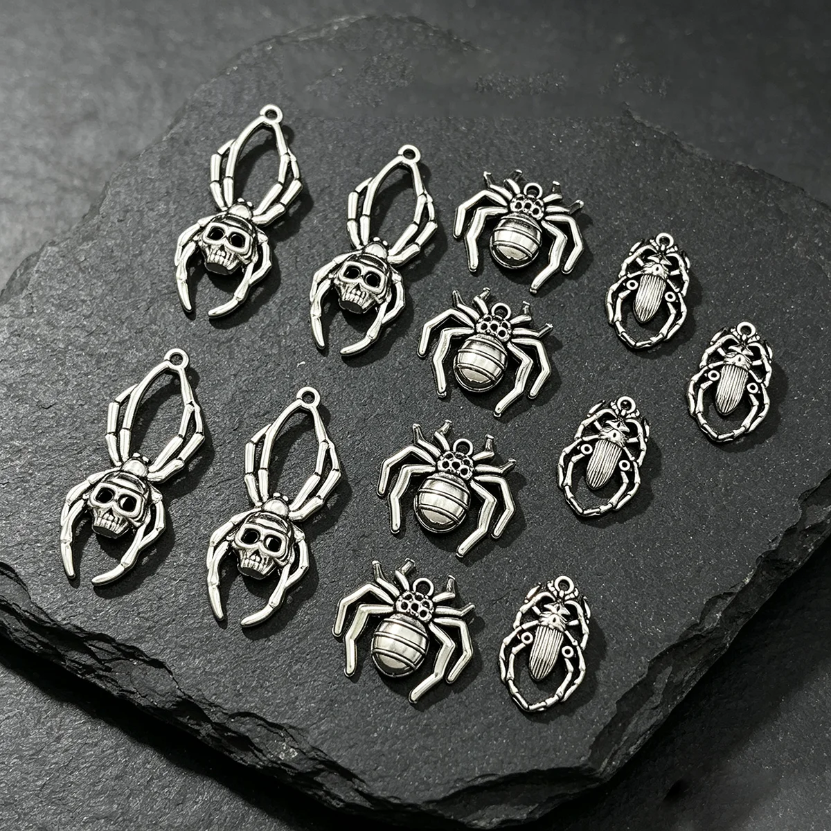 12-Piece Set of Spider DIY Handmade Accessories, Including Skull Spiders, Three-Dimensional Round-Bellied Spiders, and Various Shapes, Suitable for DIY Bracelets, Necklaces, Earrings, Pendants, and Handmade Beaded Decoration Accessories