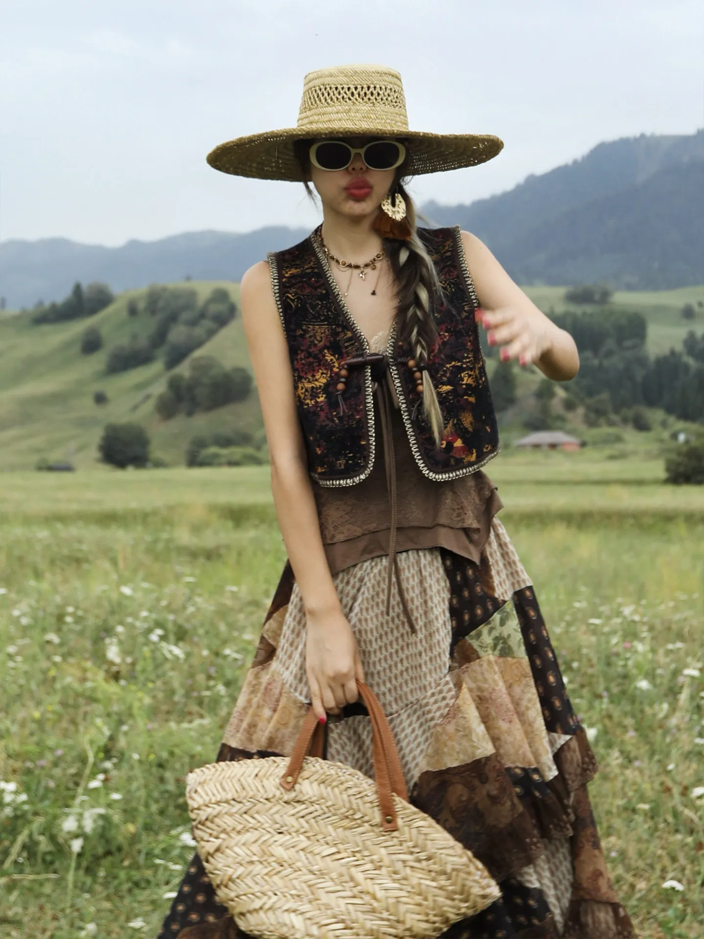 TIYIHAILEY-Women's Vintage Vest, Sleeveless Tops, Chinese Style, New 2026 Ladies Summer Spring Beaded Cardigan Brown One Button