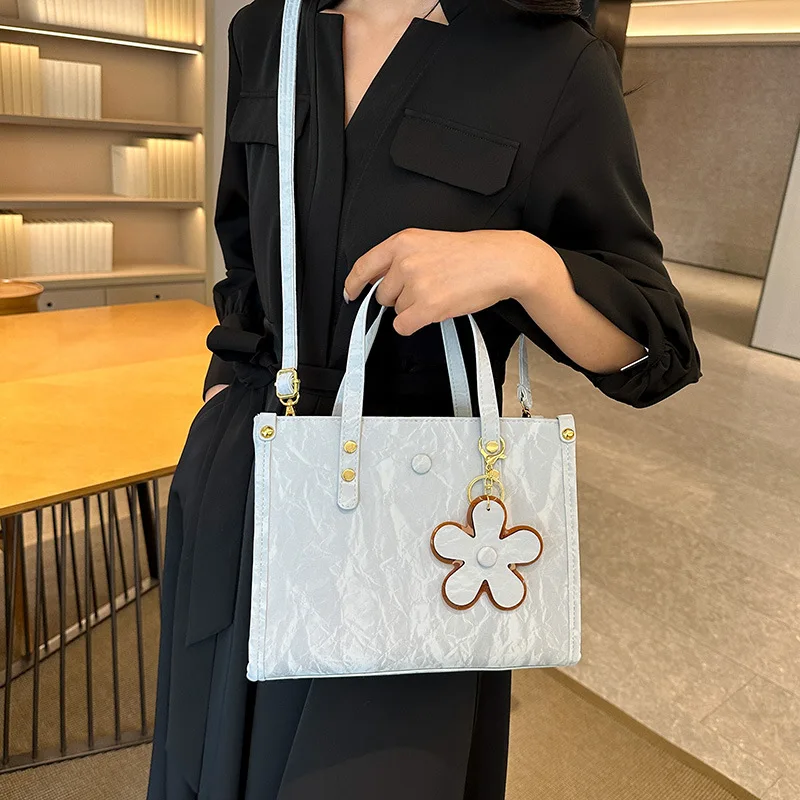 Простая портативная женская сумка большой вместимости, новая модная и модная сумка на одно плечо 2025 года, большая сумка через плечо