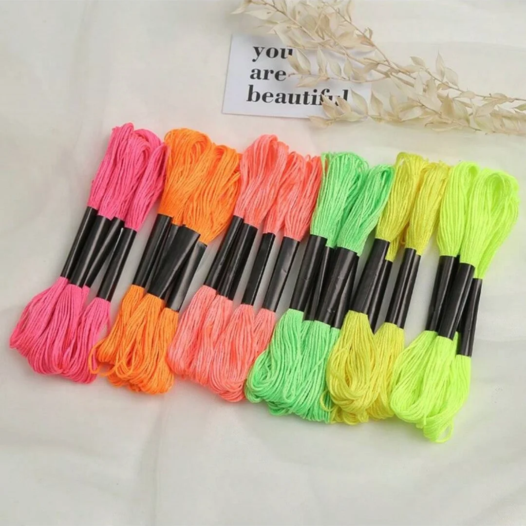 12 stücke Kreuz Stich Stickerei Floss Färben Linie Fäden Fluoreszierende DIY Weben Armband String Nähen Fäden Für Stickerei
