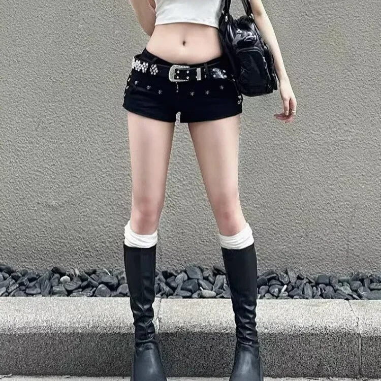 American Style Y2K Black Denim Shorts 2024 Summer New Sexy Low Waist Curve Hugging Style Women's Ultra Shorts With Embroidery