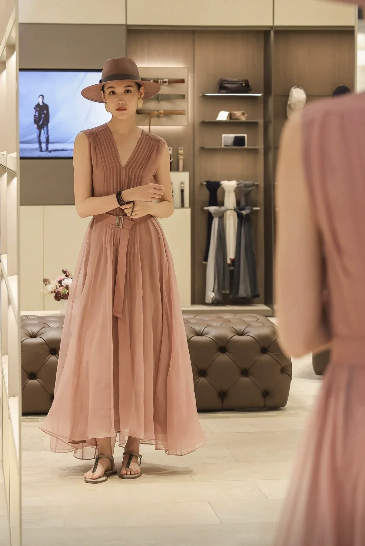 

Top Quality 2026 Spring Summer 100% Silk Dress Elegant Ladies V Neck Sleeveless Fashion Pleated Pink Long Dress With Sashes