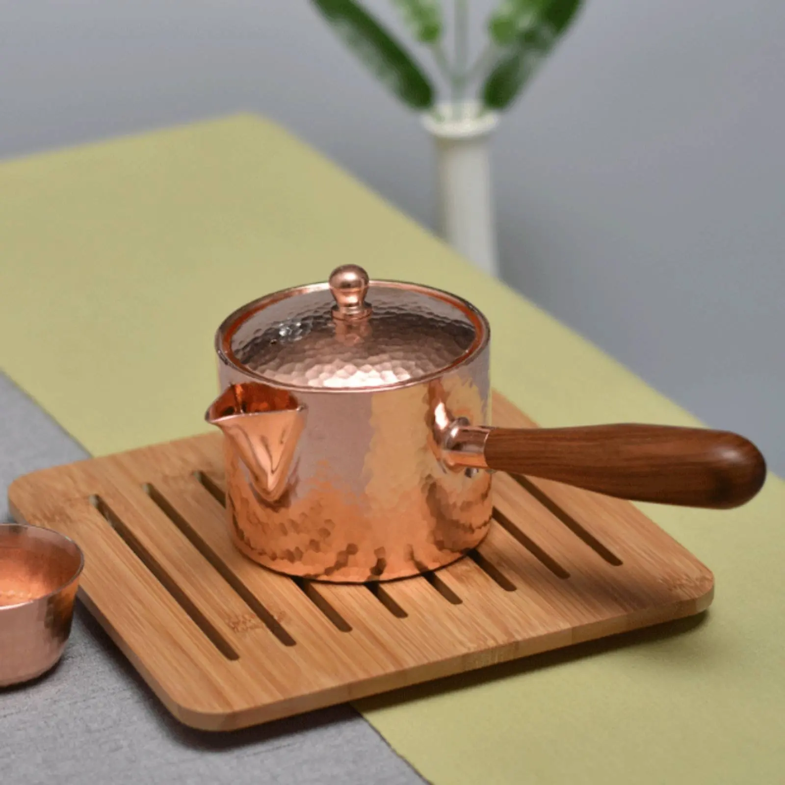 

Hammered Copper Teapot Beverage-Safe Authentic Copper Infused Beverage Brewer Wooden Handle Infused Beverage Pot Long-Lasting