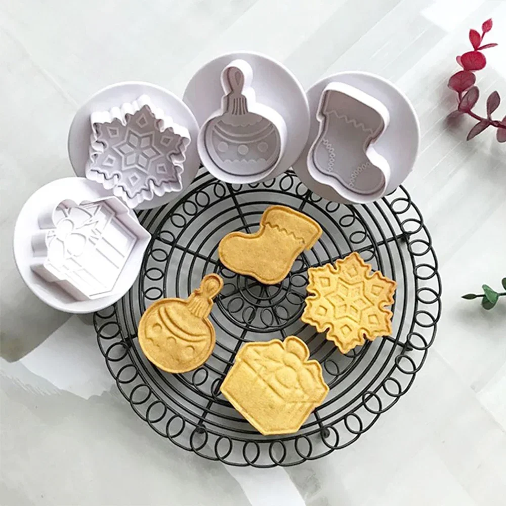 4pcs Christmas 3D Cookie Cake Plunger Cutter Baking Mould Cookie Stamp Biscuit DIY Mold Fondant Cake Decorating Tools