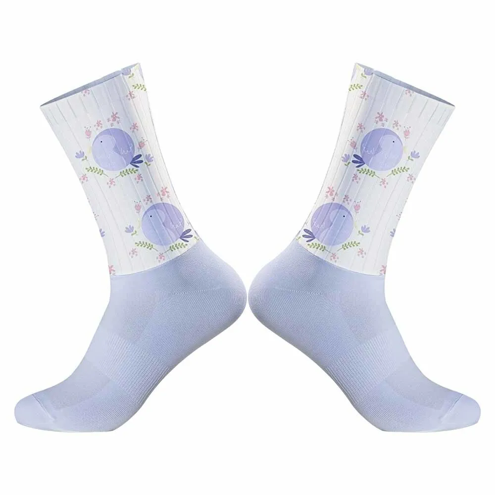 Purple chubby bird pattern sports cycling socks, durable, unisex, suitable for outdoor sports enthusiasts and more people