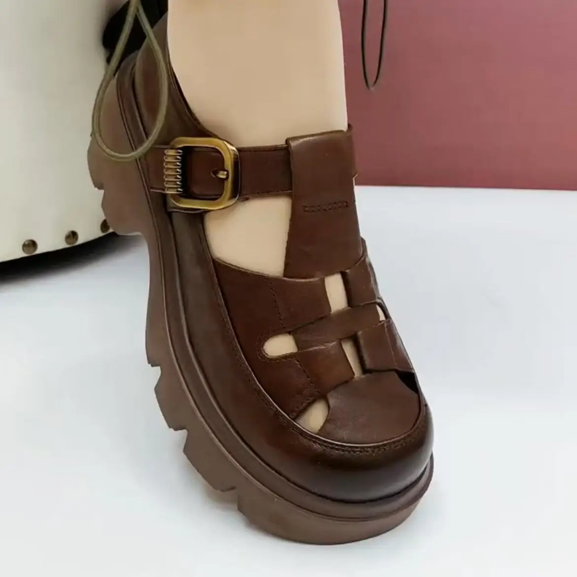 

Женские сандалии с открытым носком, легкие, из мягкой кожи, на толстой платформе, в римском стиле, винтажные, из натуральной кожи, с вырезами