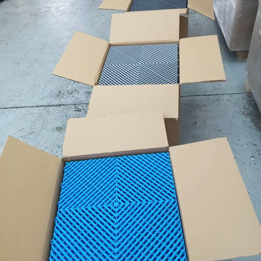 Carreaux de sol imbriqués modulaires en plastique, grille de sol de garage en PP, force de prix, bricolage, usine de grossistes, 2023