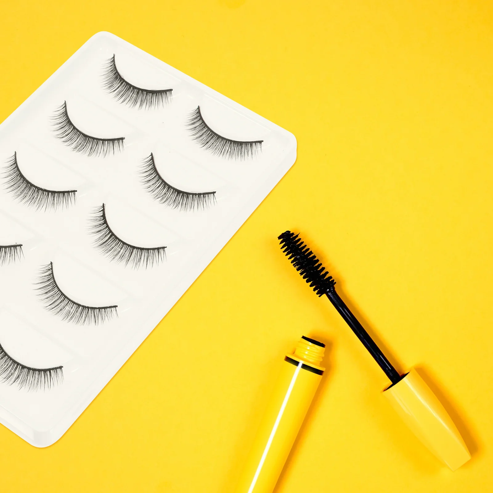 5Pairs 3D Valse Wimper Zachte Kunstmatige Vezelmateriaal Brede Set Herbruikbare Wimpers voor Evenementfeest Glamoureuze Look Wimperverlenging