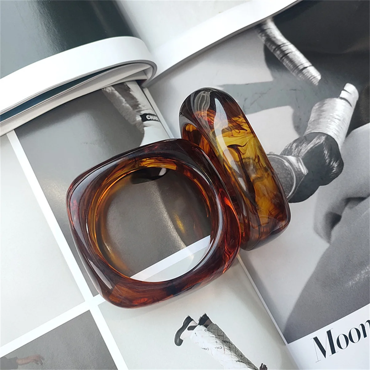 Trendy Fashion Irregular Resin Acrylic Bangles For Women Geometry Wide Bangle Bracelets Charm Thick Simple Party Hand Jewelry