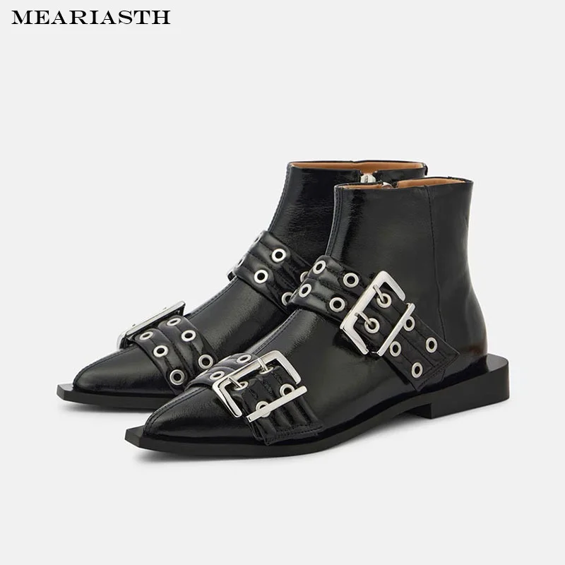 

2024 Spring and Autumn New Pointed Rivet Belt Buckle Thick Heel Women's Ankle Boots Fashionable Side Zipper Low Heel Short Boots