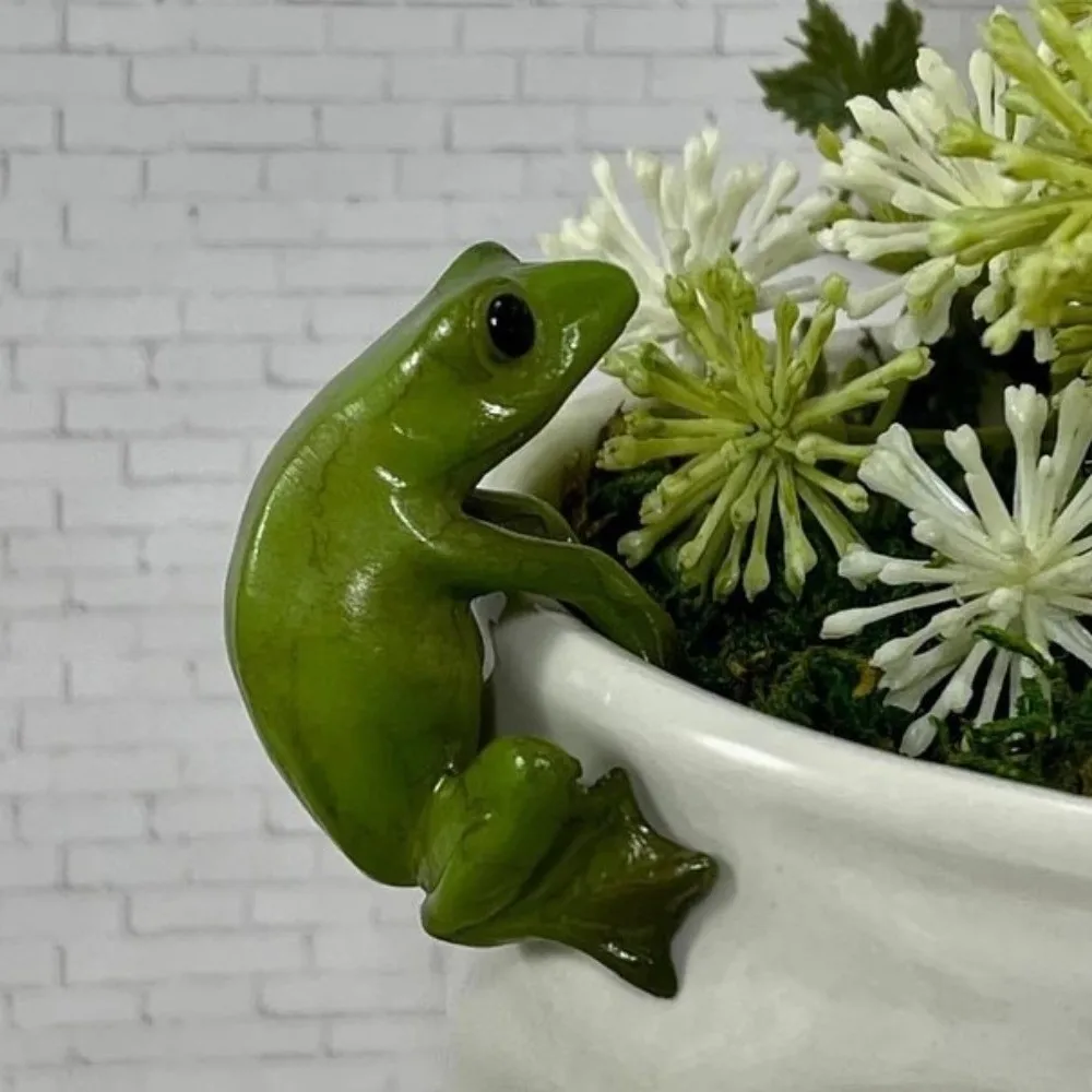 Resin Frog Flower Shaped Pot Decoration Decorative Creative Frog Statue Realistic Resin Frog Ornament Bonsai Decor
