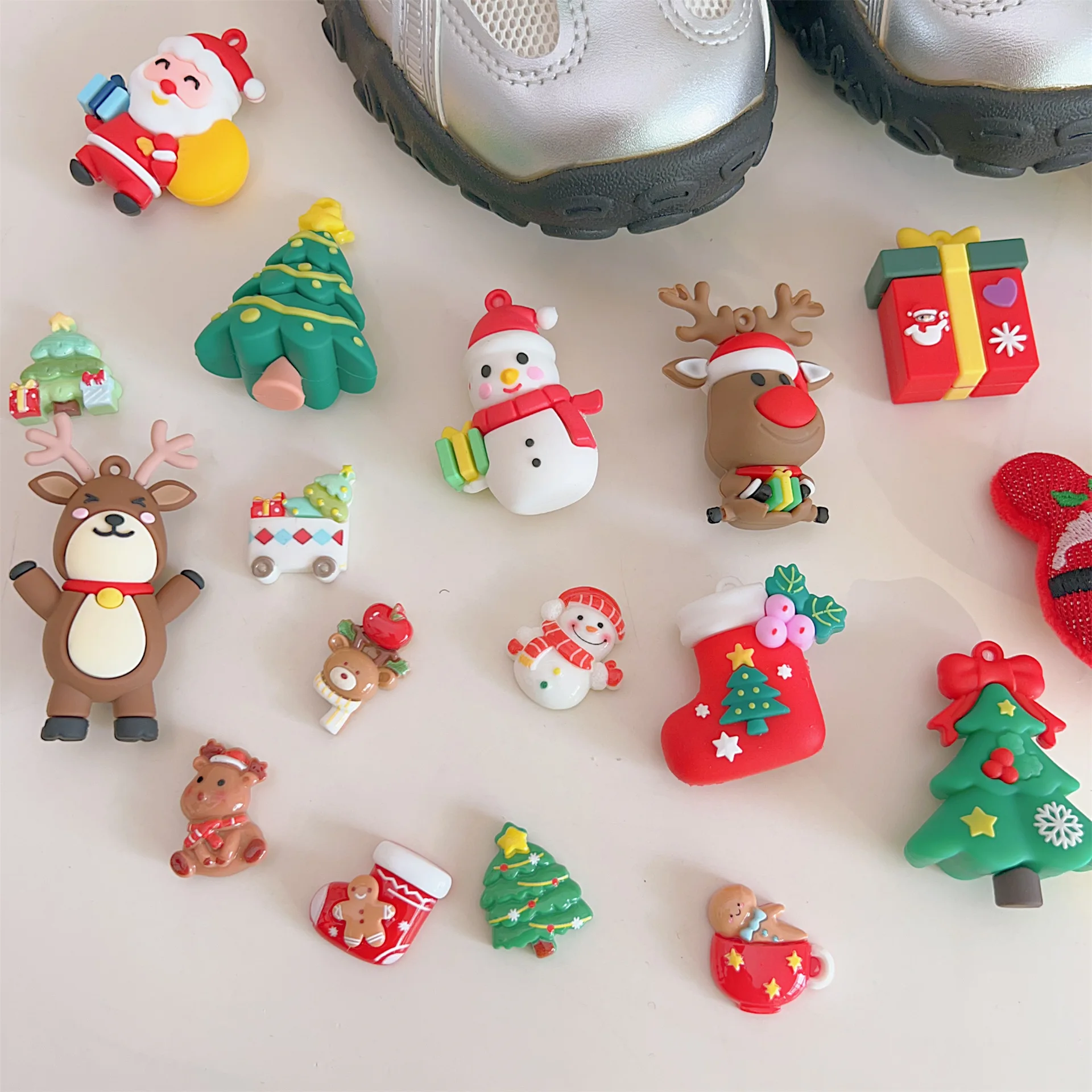 1 Zestaw Świątecznych Ozdób do Sznurowadeł do Trampek DIY Święty Mikołaj Klamra do Butów Prezent na Imprezę Akcesoria do Butów