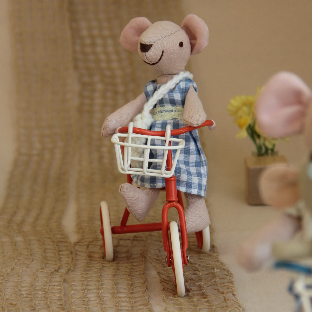 Миниатюрная железная игрушка-трехколесный велосипед, подходящая для украшения кукольного домика Bjd Ob11