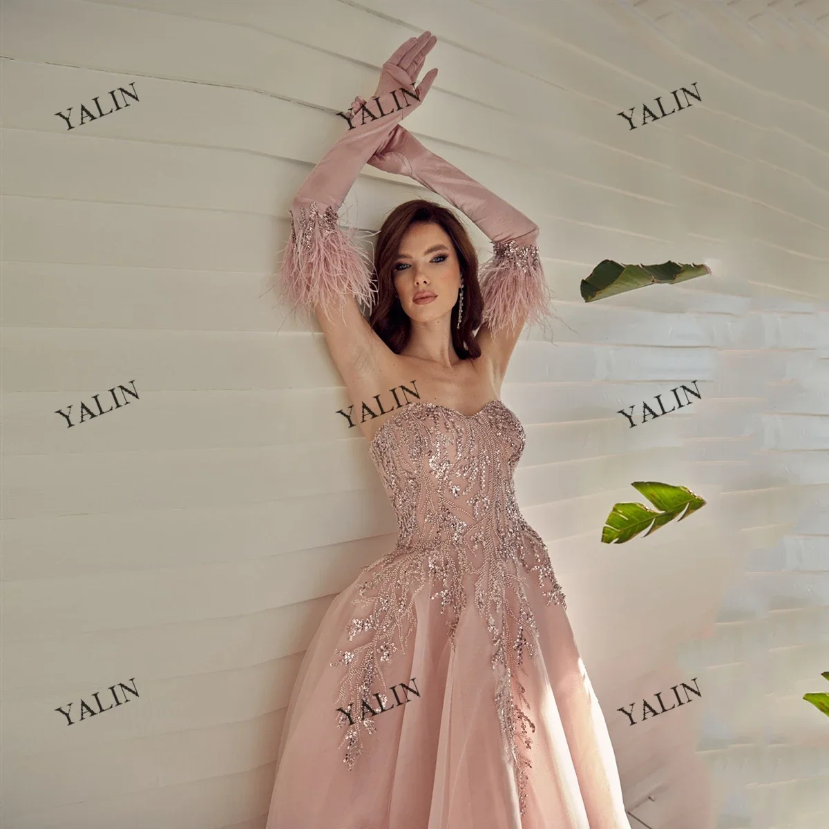 Customized 2022 Lastest Blush Feather Homecoming Gowns With Sequined Beading Reunion Classmate Dresses Strapless A-Line Prom Dre