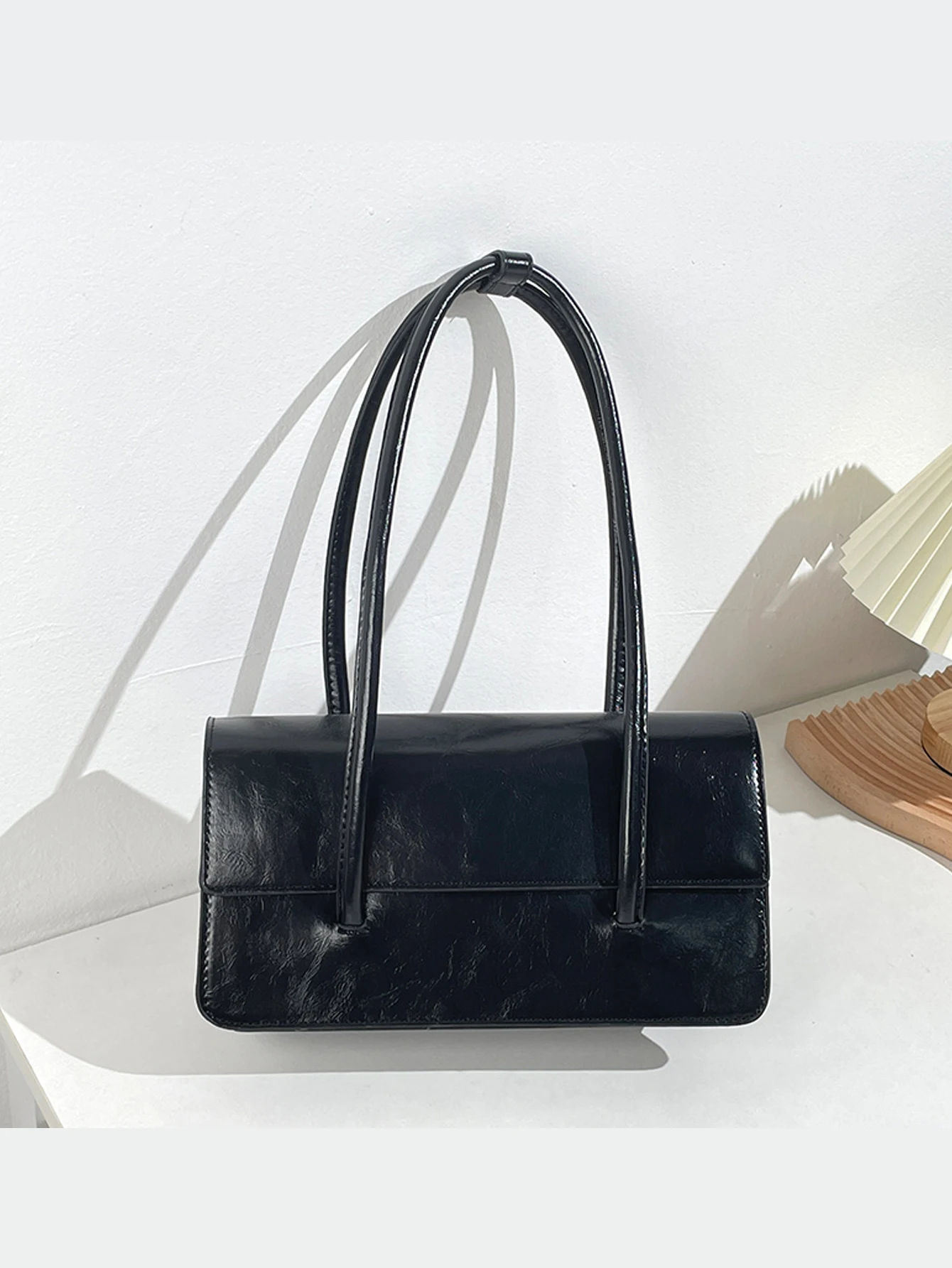 

Flip-Top Fashion New Versatile Solid-Color Minimalist Shoulder Bag for Women, Suitable for Daily Outings and Matching