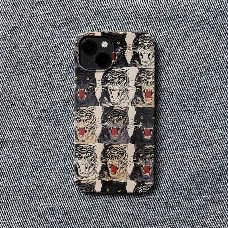 Fierce Tiger & Panther Collage Bold Animal Pattern Edgy جراب هاتف آيفون 17 16 15 14 11 12 13 Pro Max Air Plus الغطاء الخلفي