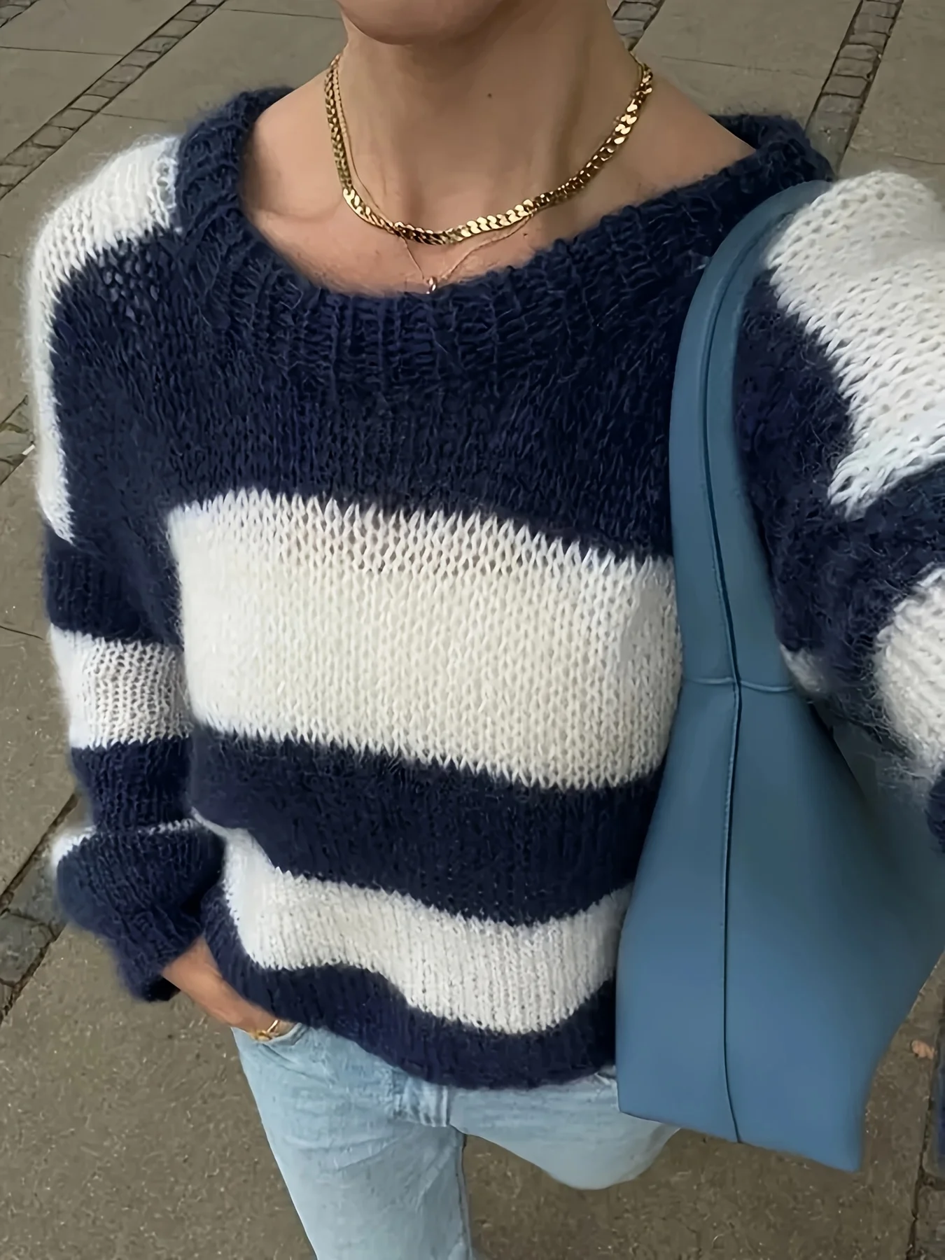 

Women's round neck long-sleeved striped knit sweater top, casual and relaxed style, autumn and winter style.