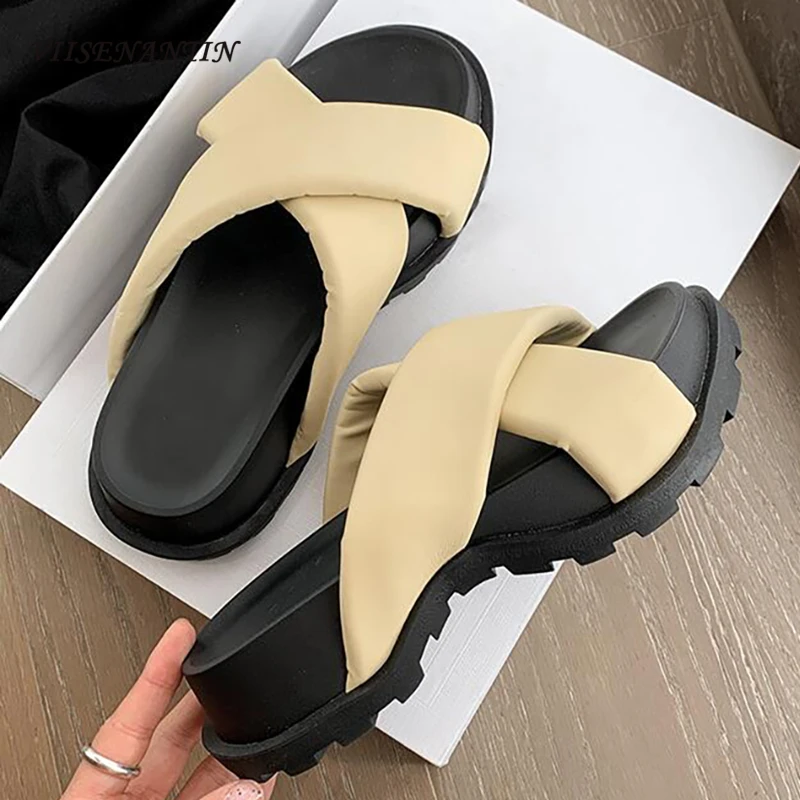 

Thick Bottom Bread Slipper Shoes Women Open Toe Flats Muller Shoes Cross Band Sandals Outdoor Comfortable Leisure Slides Shoes