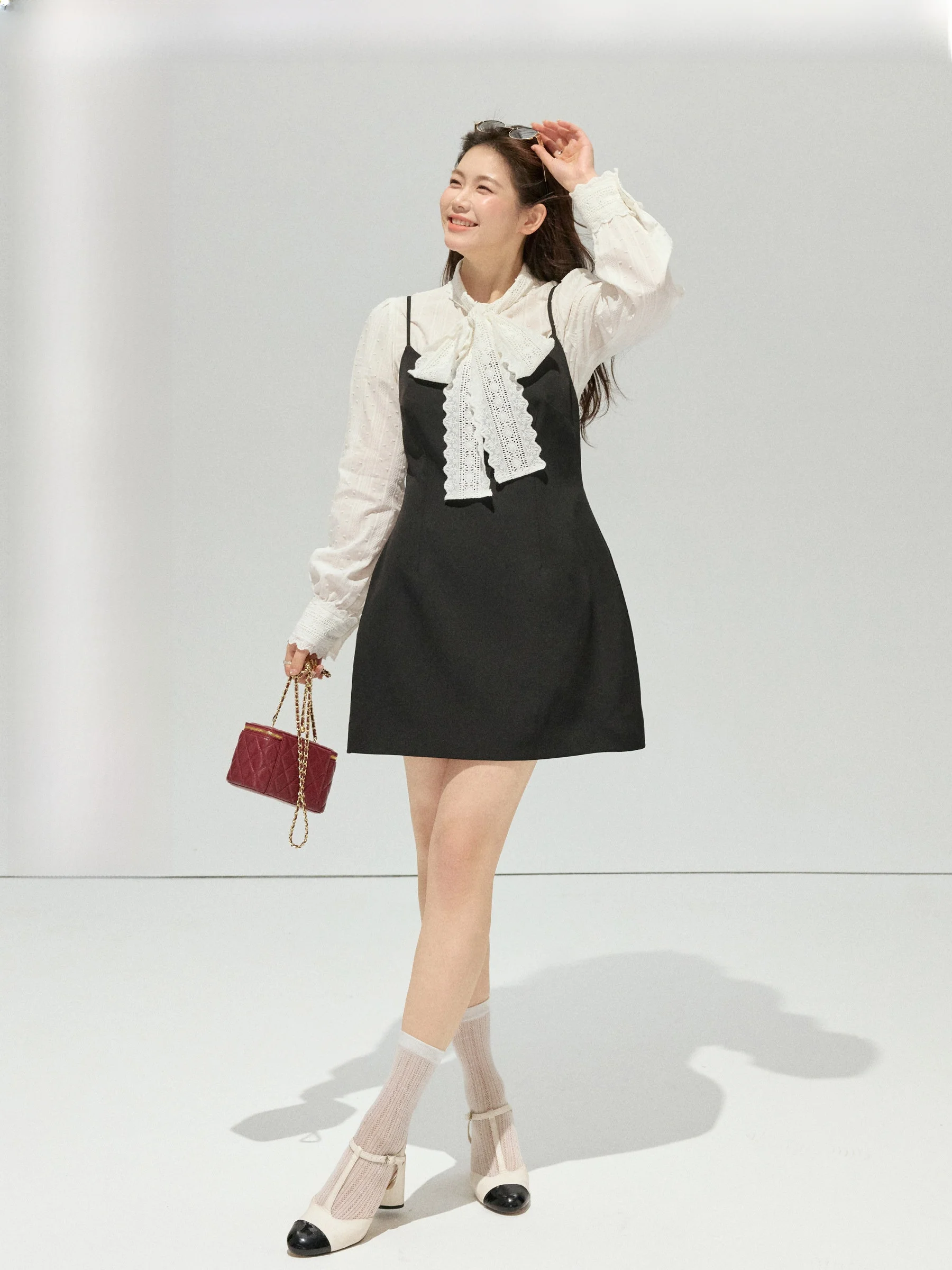 

Комплект Jiulu Studio "Star River" больших размеров: топ с завязками на талии и юбка А-силуэта с высокой талией и длинными рукавами