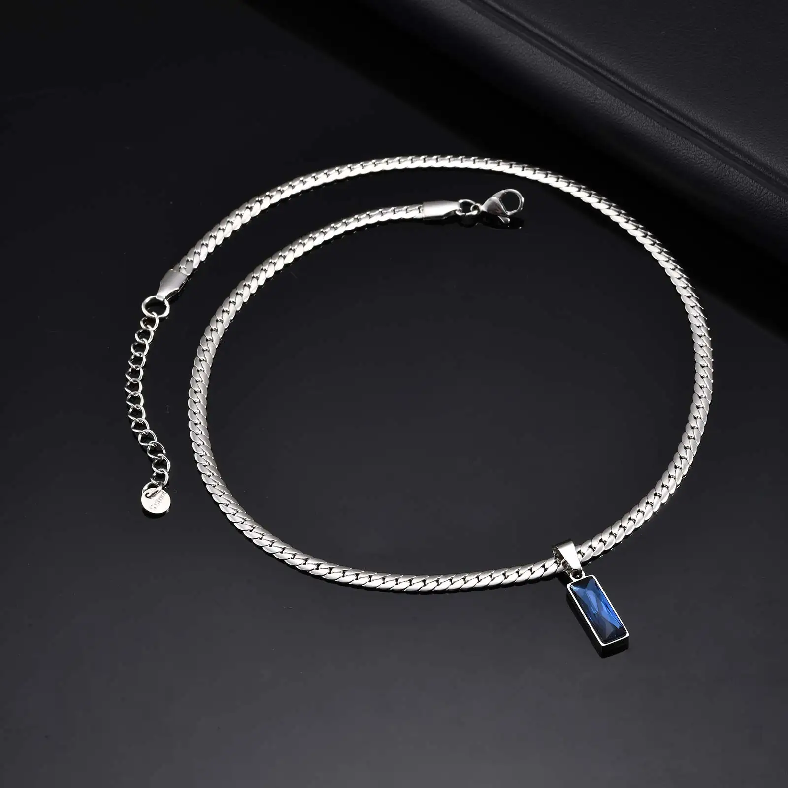 Geometrische quadratische schwarz-blaue Anhänger-Halskette aus Edelstahl, einfache flache kubanische Kette, trendiger Hip-Hop-Schmuck, Geschenk für Männer – Detail 6