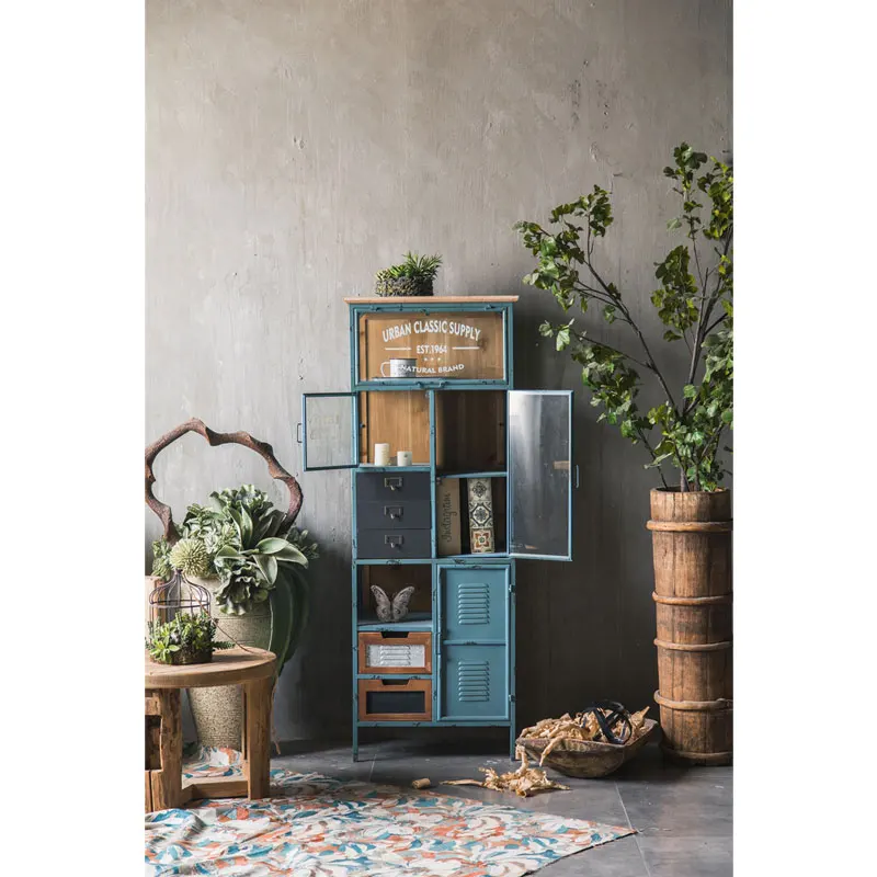 

Народная ассоциация, классический стиль, ретро, металлическое украшение интерьера, высокая гостиная, кухонный шкаф, старинный домашний барный шкаф