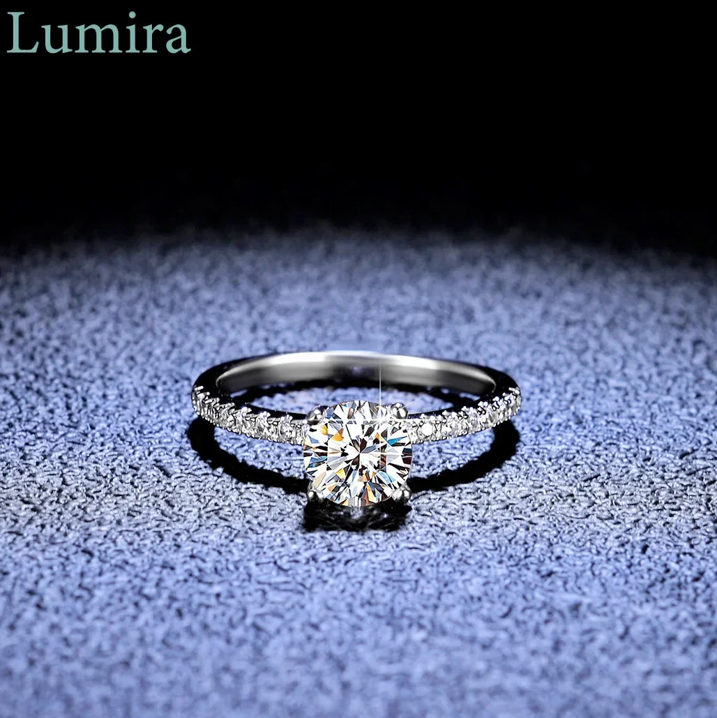 

Lumira Elegant Four-Prong Moissanite Platinum PT950 Ring Classic Circle-set Diamonds Women's 1 Carat Wedding Band Gifts