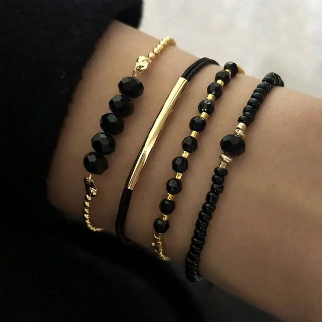Conjunto de 4 pulseiras de pedra de vidro preta para mulheres, estilo boho, feitas à mão, com contas e corrente, acessórios de joias femininas.
