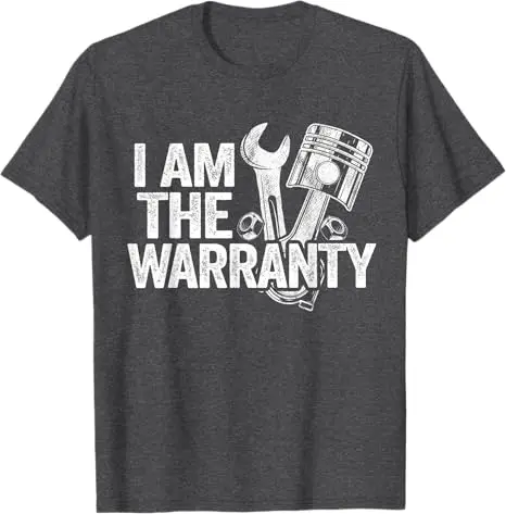 Ich bin der Garantie-Mechaniker für Rennwagen-Teile – Lustiges Mechaniker-T-Shirt im Y2K-Stil – Mechaniker-Papa-T-Shirt mit Spruch im Taschenformat – Herrenbekleidung Oberteil – Detail 13