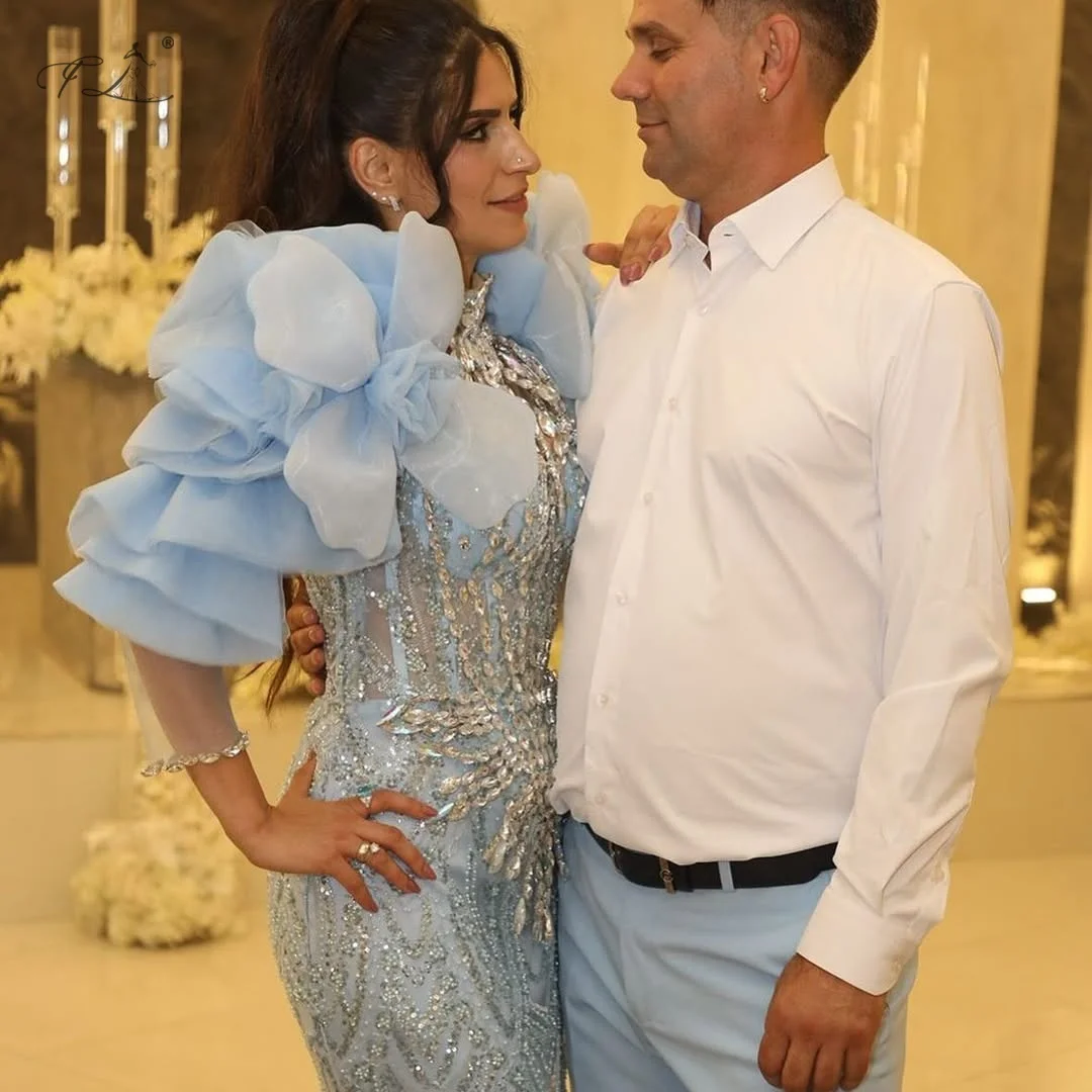 فستان حورية البحر رائع بأكمام طويلة مع ذيل تول قابل للانفصال أزرق فاتح وأكتاف زهرية ترتر كريستالي لحفلات الزفاف