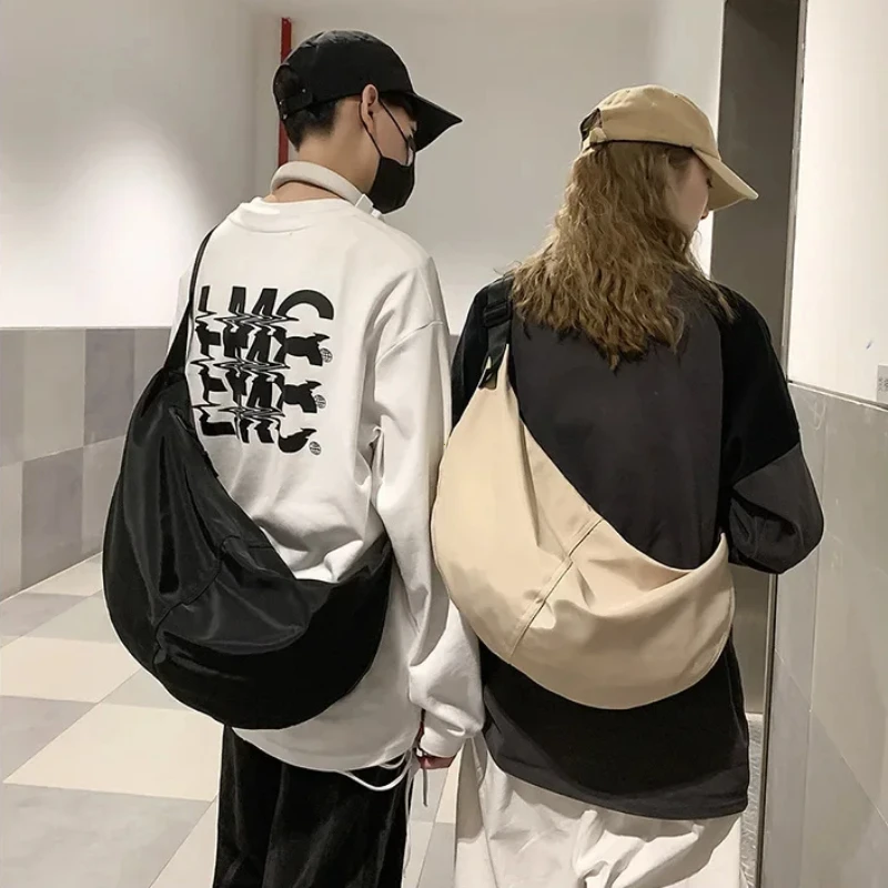 

Crossbody Bags Men Solid Color Large Capacity Hobos Unisex Harajuku Japanese Style Nylon Waterproof Travel Shoulder Zipper Purse