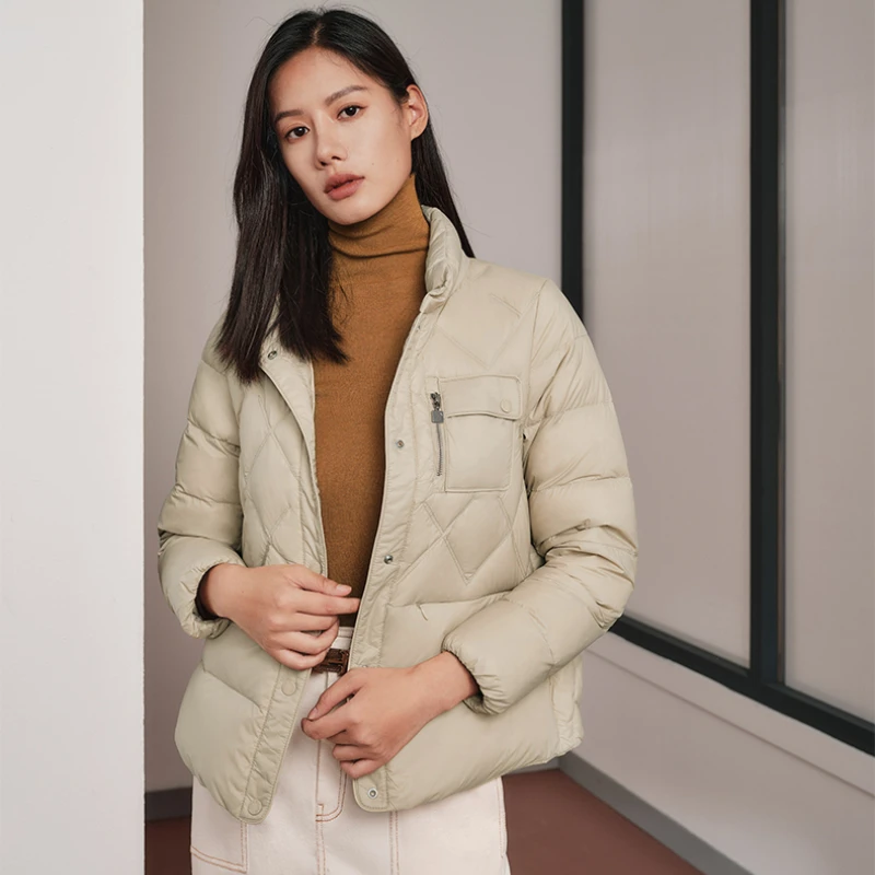 Chericom Chaqueta de invierno para mujer 2025 Diseño acolchado Cuello alto Bolsillo de moda Abrigos acolchados cálidos y versátiles Y299033Y